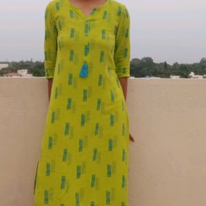 Printed Straight Kurta With Notched Round Neck