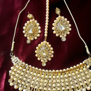 Kundan Necklace Set With Earing And Mangtika.