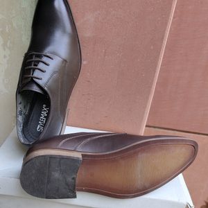 Size 7 Leather Shoe