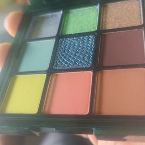 Huda Beauty Wild Python Eyeshadow Palette