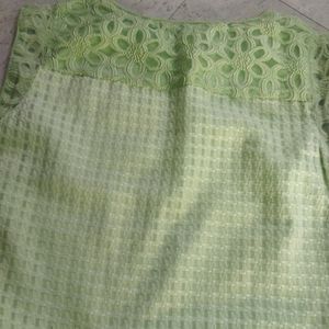 Pastel Green Top Size M