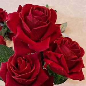 Artificial rose flowers