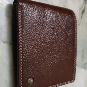 A Premium Quality Men's Leather Wallet