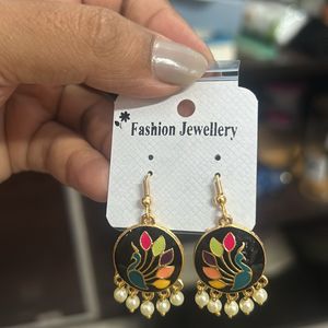 2 Pairs Of Earrings