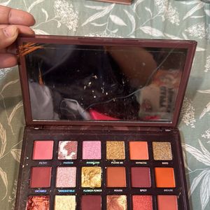 Huda Beauty Naughty Nude Eyeshadow Palette