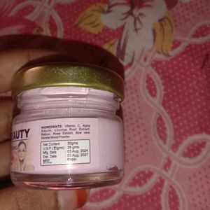 AMR EXTRA WHITENING CREAM FOR SKIN LIGHTENING