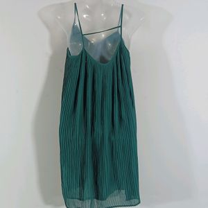 Green Plain Pleated Casual Dress (Women)