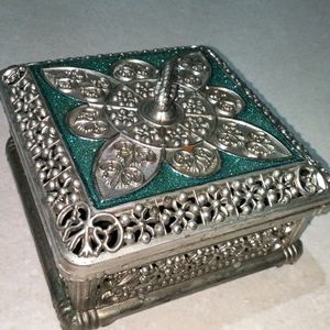 METAL HANDICRAFT ANCIENT STYLE CONTAINER