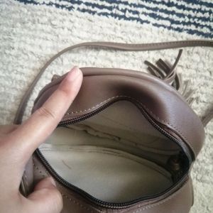 iva round sling bag