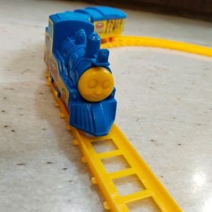 Thomas Toy Train With Tracks And Compartments