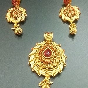 Ethnic Red Kemp Stone Pendant & Earrings Set