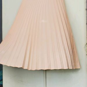 SKIRT WITH PLEATS ITS BEAUTIFUL 😍