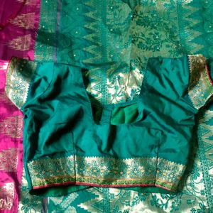 A Beautiful Elegant Design Silk Saree With Blouse