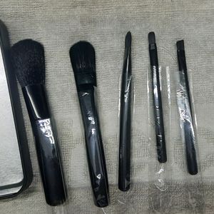 L'Oreal Makeup Brushes- New & Unused