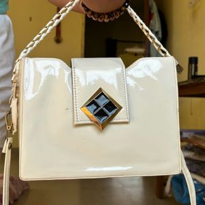 Awesome White Sling Beg