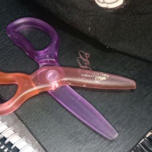 Deli Cute Paper Cutting Pink And Purple Scissors