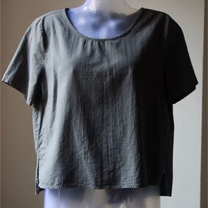 Short Top With Back Slit