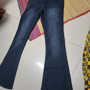 Boot Cut Pattern Torned Jean Looks Good