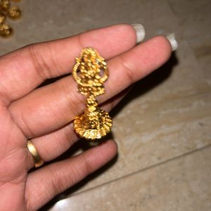 Short Lakshmi Necklace With Earrings