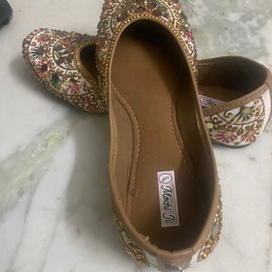 Punjabi juttis