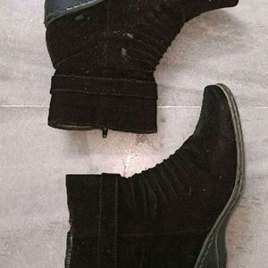 Black Velvet* Boots 🥾 ‼️