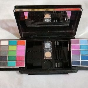 Miss Claire Beautiful Makeup Palette