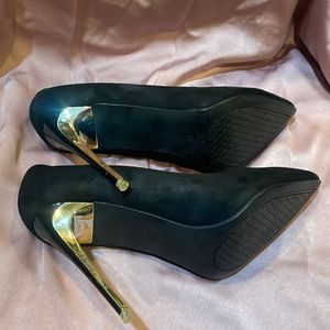 Black Heeled Shoes With Golden Touch