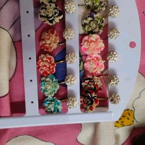 Flower Shaped Earrings 2 Pairs