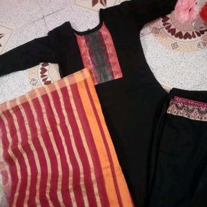 Black Banarasi Stunning Set