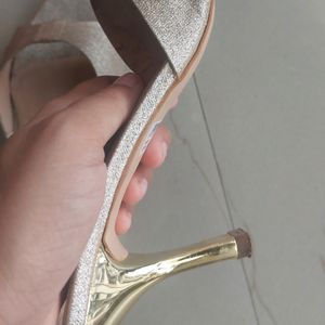 Catwalk Champagne-Gold Pointed Toe Heels