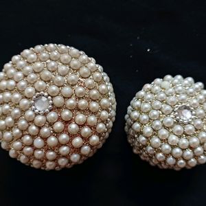 Two White Pearl Box