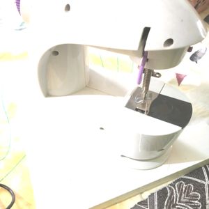 SEWING MACHINE BEST CONDITION