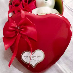 Valentine’s Day Love Box With Artificial Roses