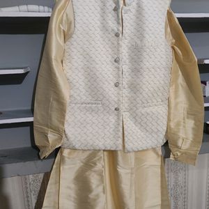 Unused Men' Kurta Set With Double Waistcoat