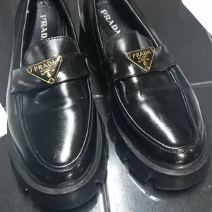 Shoe (Prada)