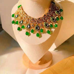 Noble Top Notch Green  Necklace ✨️🍀