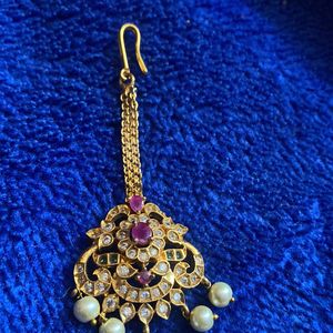 CZ STONE MANGTIKKA WITH PEARLS