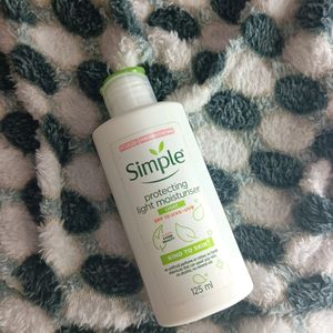 Simple Protecting Light Moisturizer