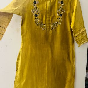 Kurti with thread embroidery