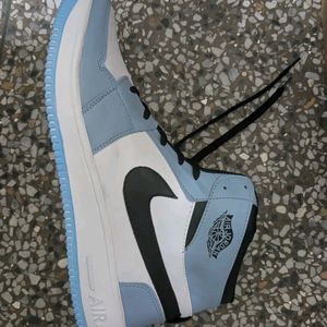 Nike Air Jordan 1 University Blue Reps.