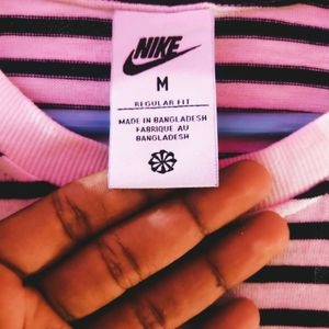 Nike Striped Unisex T-shirt 👕