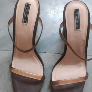 Vanheusen Heels