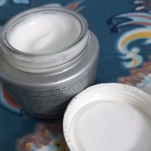 Lotus Harbals White Glow Night Cream