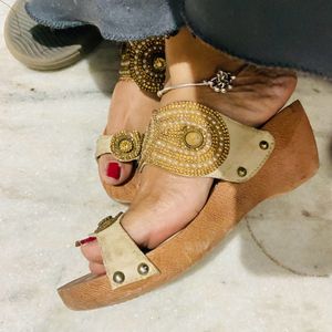 golden pearls footwear