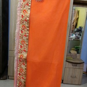 Siffon saree With Golden Blouse Unsttich