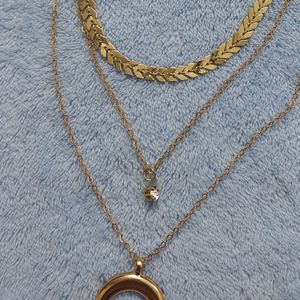 Golden triple layered neckpiece