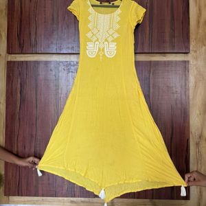 Yellow coloured cotton avaasa kurti.