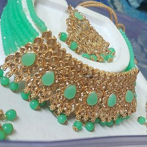 Light Green Choker Set With Mangtika