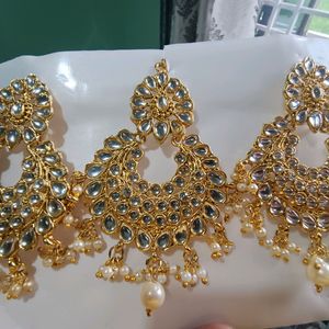 Zaveri Pearls Earrings And Mangtikka Set