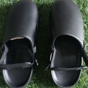 Unused New Crogs Wit Adjustable Strap Black